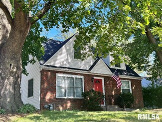 1130 W Lombard St, Davenport, IA 52804