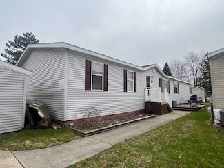 49433 Au Lac Dr E, New Baltimore, MI 48051