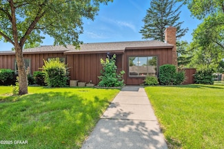 618 High Plains Ct, Grand Forks, ND 58201