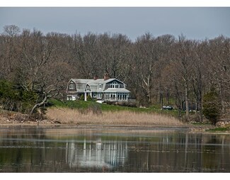 39 Spring St, Essex, MA 01929