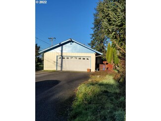 2555 Maple St, Myrtle Point, OR 97458