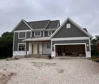 W192N5472 Red Crown Ln, Menomonee Falls, WI 53051
