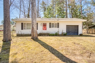 208 Pine Oaks Dr, Prudenville, MI 48651