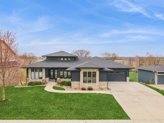 9003 NW 73rd Place, Johnston, IA 50131