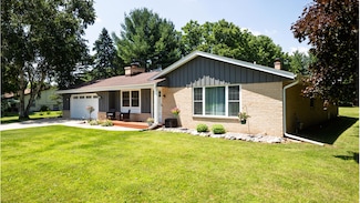 211 Corby Dr, North Prairie, WI 53153