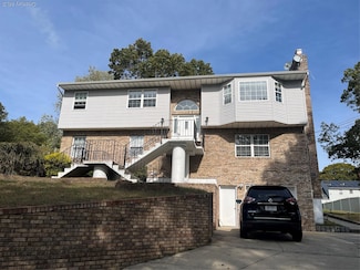 39 Elder Ave, Farmingville, NY 11738