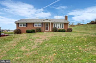 56 Field Cir, Chambersburg, PA 17202