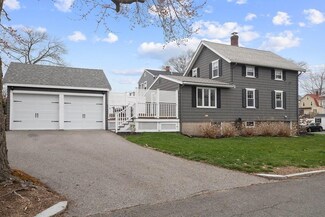2 Clarendon St, Melrose, MA 02176