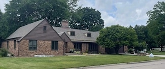 202 Apache Dr, Janesville, WI 53545