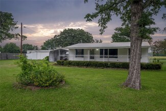 1522 Woods Rd W, Kemp, TX 75143