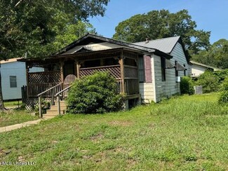 1911 13th St, Pascagoula, MS 39567