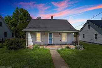 2021 2nd St, Radford, VA 24141