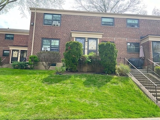 219-36 74th Ave Unit 323A1, Oakland Gardens, NY 11364