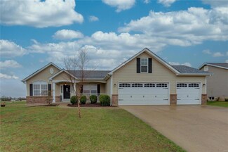 215 Wingate Dr, Troy, MO 63379