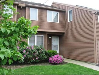 6 Heathwood Ln, Chestnut Hill, MA 02467