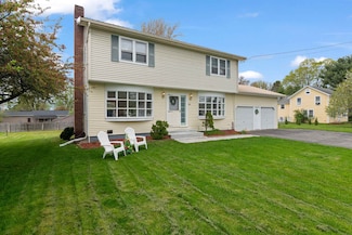 890 Essex Rd, Williston, VT 05495