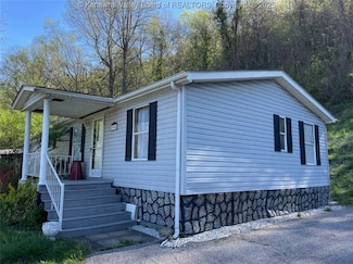 4900 & 4904 Jonquil Dr, Malden, WV 25306