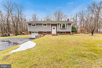 561 W Center St, Wind Gap, PA 18091