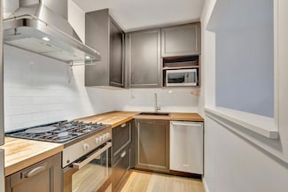 460 Old Town Rd Unit 25L Upper Unit, Port Jefferson Station, NY 11776