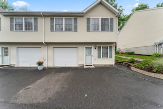 56 Pembroke Rd Unit 11, Danbury, CT 06811