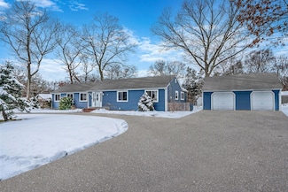 98 Smithtown Polk Blvd, Centereach, NY 11720