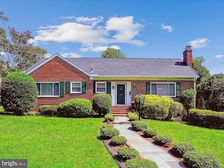 3067 Valley Ln, Falls Church, VA 22044