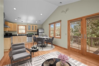 99 Terrace Ave, Warwick, RI 02889