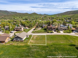 140 Oak Ridge Cir, Oak Creek, CO 80467