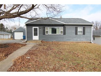 402 W Maple St, Williamsburg, IA 52361
