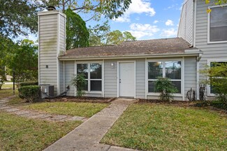 8 Hideaway Dr, Friendswood, TX 77546