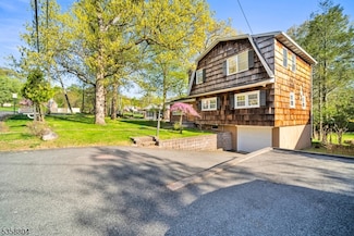 132 Hiawatha Blvd, Oakland, NJ 07436