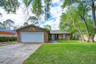 828 Noreda St, Angleton, TX 77515