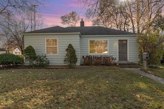 1301 Bookness St, Midland, MI 48640