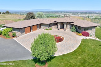 1041 Red Sky Dr, Yakima, WA 98903