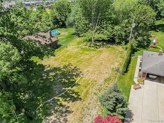 45215 Fairchild Rd, Macomb, MI 48042