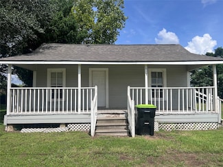 613 Harrison Ln, Wharton, TX 77488