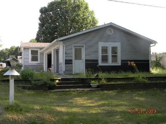 13100 Pinewood St, Gowen, MI 49326