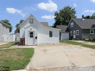 208 N Adams St, Carroll, IA 51401