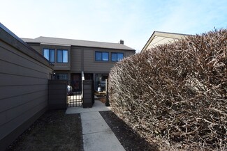 102 Aberdeen Ct, Geneva, IL 60134