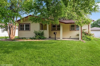 3225 Brinkwood Rd, Des Moines, IA 50310