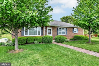 2046 Yingling Dr, Spring Grove, PA 17362