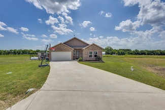 315 Delatorre St, Trenton, TX 75490