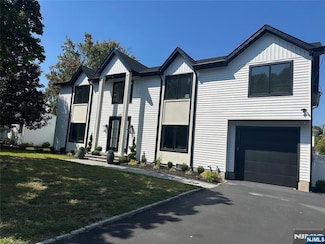 415 Bailey Rd, Paramus, NJ 07652