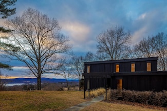 110 Old Albany Post Rd, Rhinebeck, NY 12572