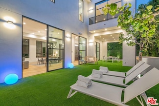 346 N Kings Rd, Los Angeles, CA 90048