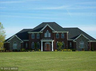 37074 Gallop Ln, Hillsboro, VA 20132