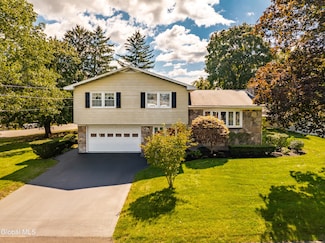 28 Donna Dr, Albany, NY 12205