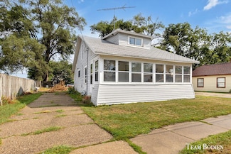 21 Frontenac St SE, Grand Rapids, MI 49548