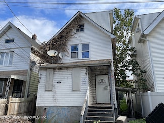 19 Tompkins Ct, Staten Island, NY 10310