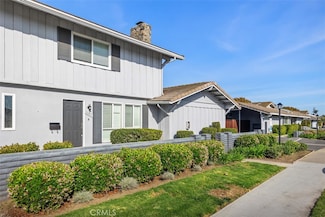 1107 E 1st St, Tustin, CA 92780